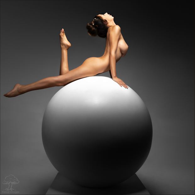  on the ball artistic nude photo by photographer bob walker pursley