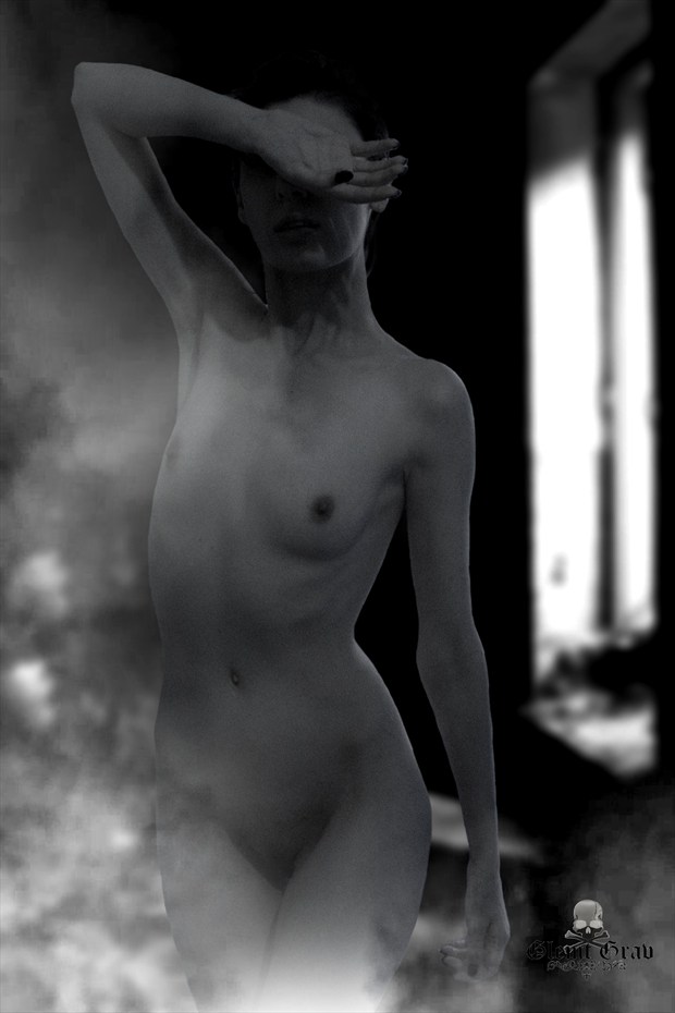 ... Artistic Nude Photo by Model Glemt Grav