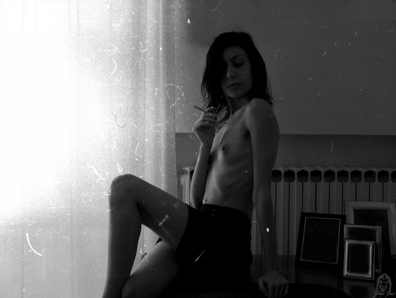 10 AM Artistic Nude Photo by Model Glemt Grav