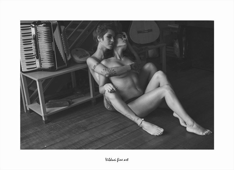 AFAGO Artistic Nude Artwork by Artist VILDNEI ANDRADE