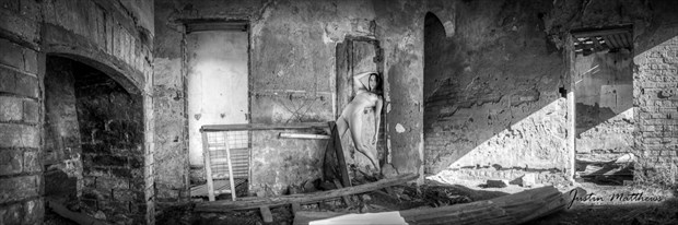 Abandoned Pub Artistic Nude Photo by Model Cheyannigans