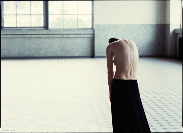 Abandonned Artistic Nude Photo by Photographer Fabien Queloz