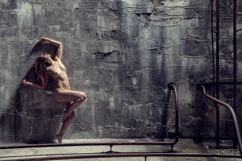 Agains the wall Artistic Nude Photo by Photographer Bkort photography