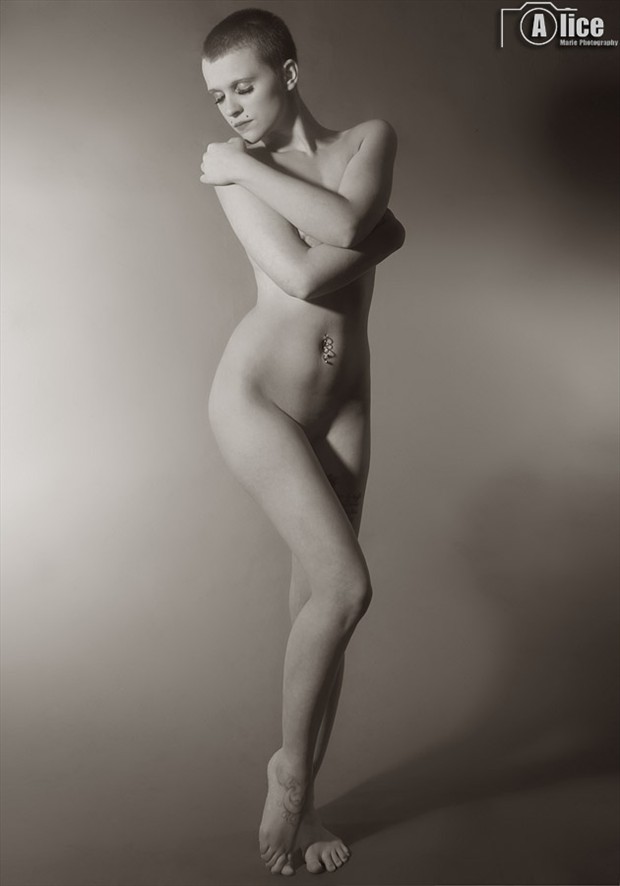 Alice Marie Photography, Hugging. Artistic Nude Photo by Model Jennuh Jabberwock