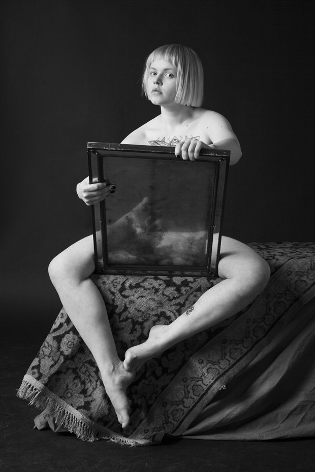Alice in through the looking glass Artistic Nude Photo by Photographer zanzib