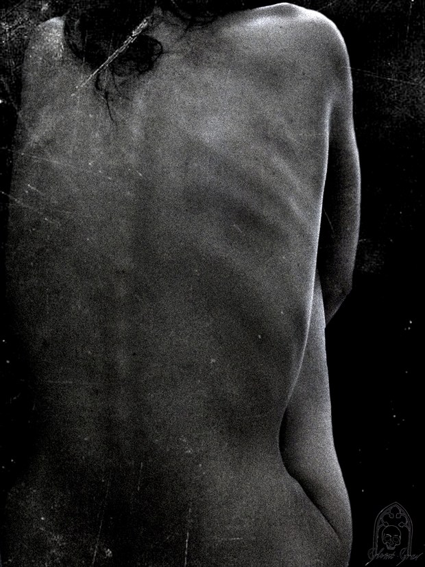 All that remains Artistic Nude Artwork by Model Glemt Grav