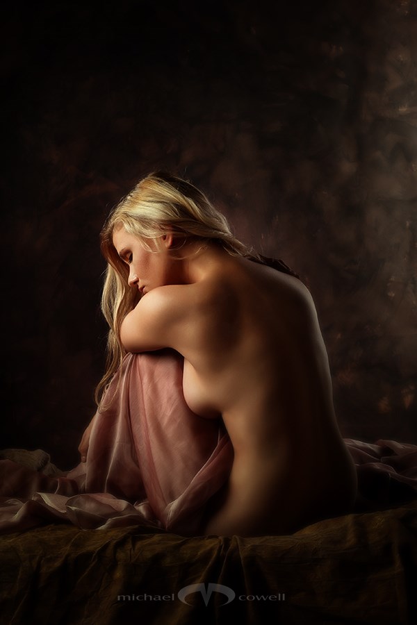 Amanda 001 Artistic Nude Photo by Photographer Michael Cowell