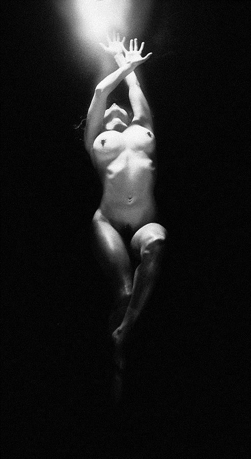 Apogee Artistic Nude Photo by Photographer R. Acevedo