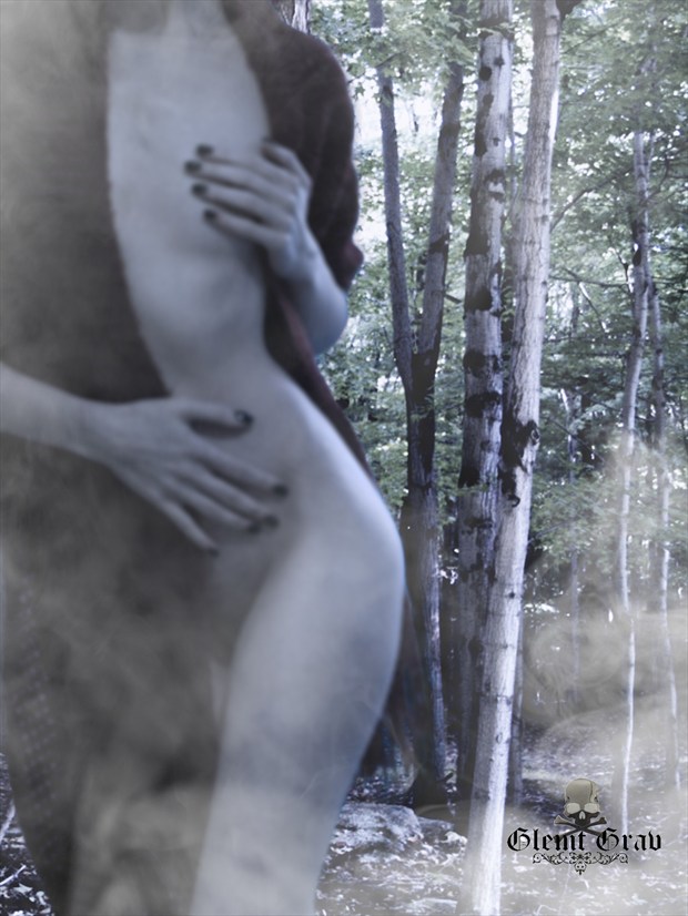 Artistic Nude Chiaroscuro Artwork by Model Glemt Grav