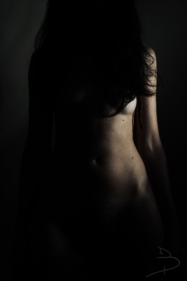 Artistic Nude Chiaroscuro Photo by Artist Dayanelohim