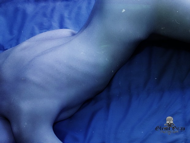 Artistic Nude Chiaroscuro Photo by Model Glemt Grav