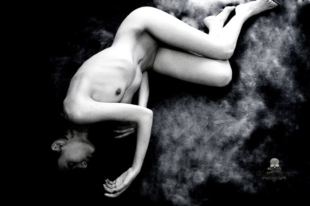 Artistic Nude Chiaroscuro Photo by Model Glemt Grav