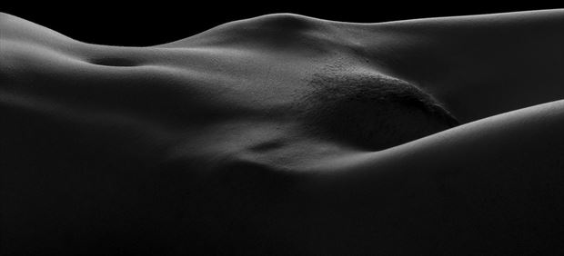 Artistic Nude Chiaroscuro Photo by Model Opallette 