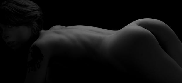Artistic Nude Chiaroscuro Photo by Model Opallette 