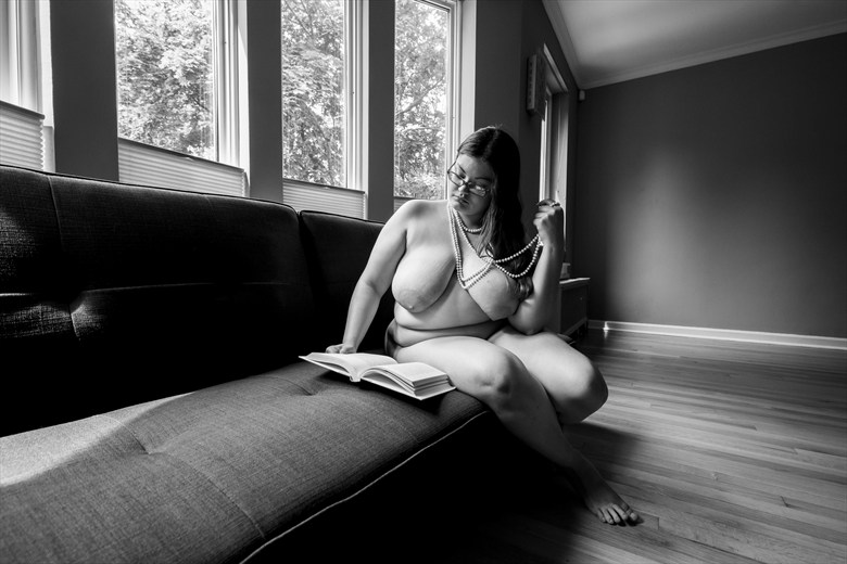 Artistic Nude Chiaroscuro Photo by Photographer Axiaelitrix