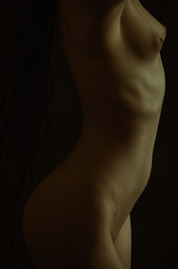 Artistic Nude Chiaroscuro Photo by Photographer Eldritch Allure