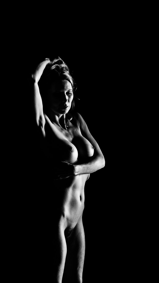 Artistic Nude Chiaroscuro Photo by Photographer Light Artistry