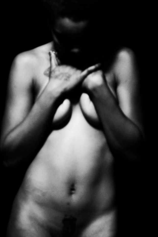Artistic Nude Chiaroscuro Photo by Photographer Mshairi
