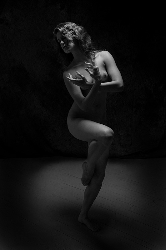 Artistic Nude Chiaroscuro Photo by Photographer Plage