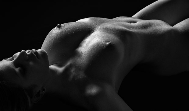 Artistic Nude Chiaroscuro Photo by Photographer Rik Williams 