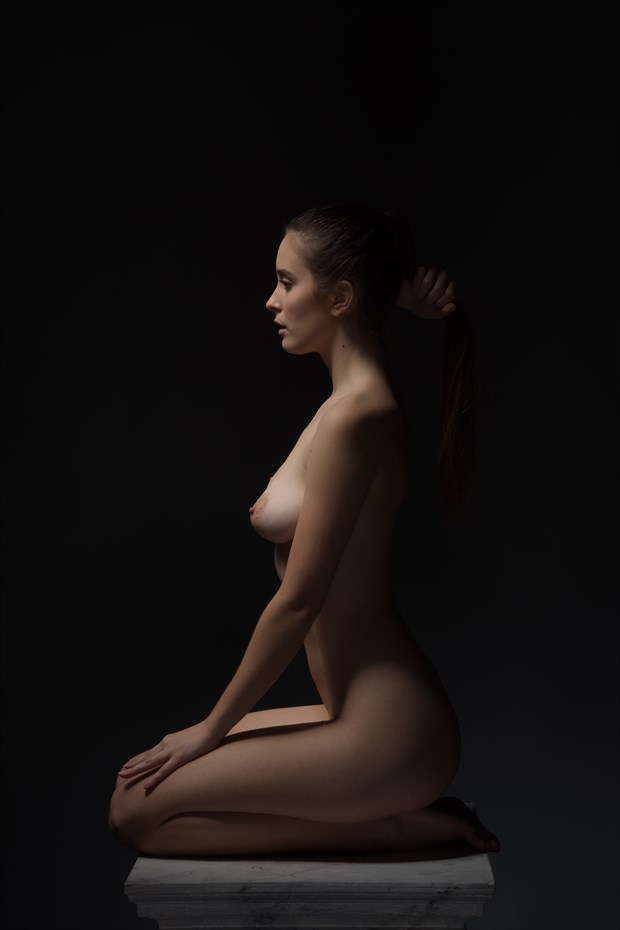 Artistic Nude Chiaroscuro Photo by Photographer Symesey