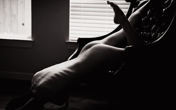 Artistic Nude Chiaroscuro Photo by Photographer Tom Kabe
