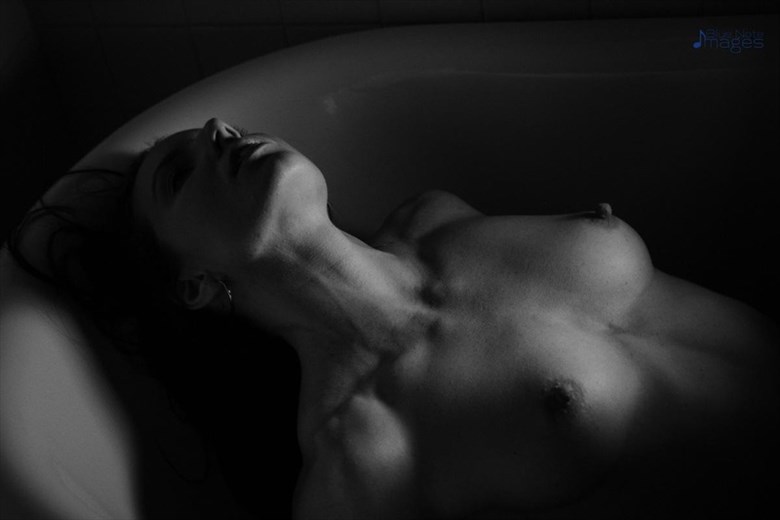 Artistic Nude Erotic Photo by Model Fe Hackett