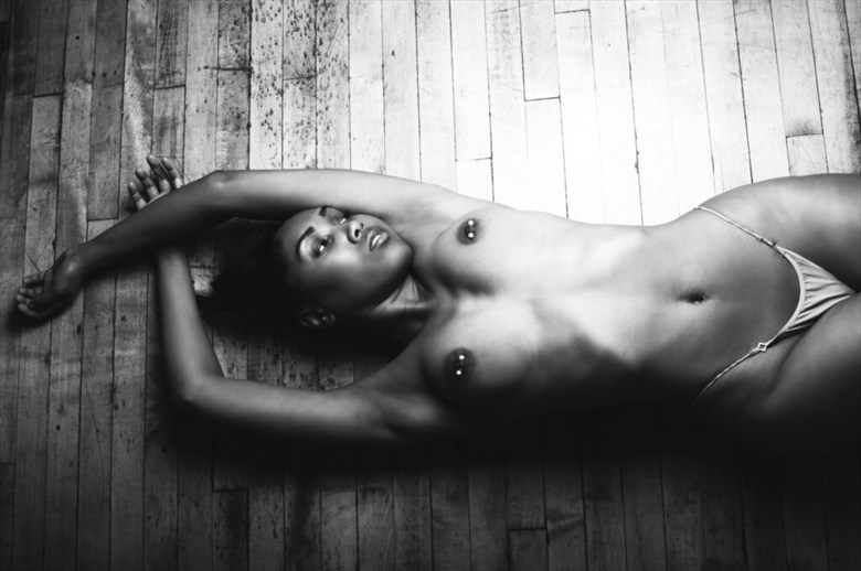 Artistic Nude Erotic Photo by Model TShaw