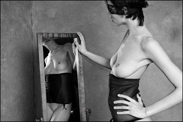 Artistic Nude Erotic Photo by Photographer Viola Savarese