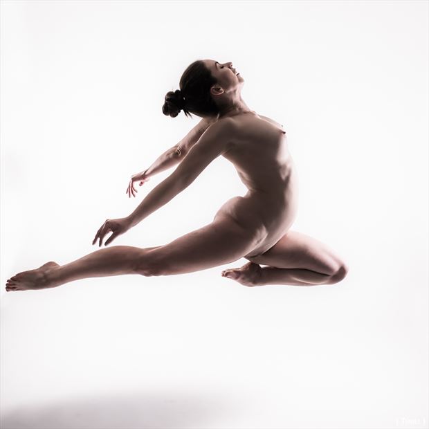 Artistic Nude Figure Study Photo by Model Elle Beth