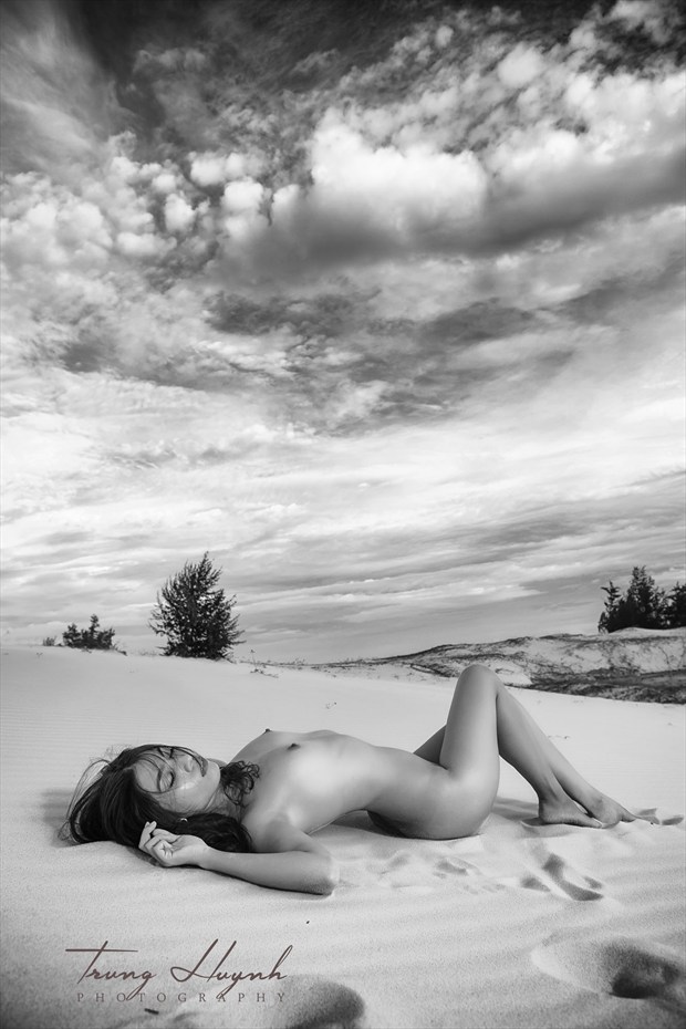 Artistic Nude Natural Light Artwork by Photographer Trung Huynh