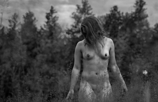 Artistic Nude Nature Photo by Model Scarlett Amethyst