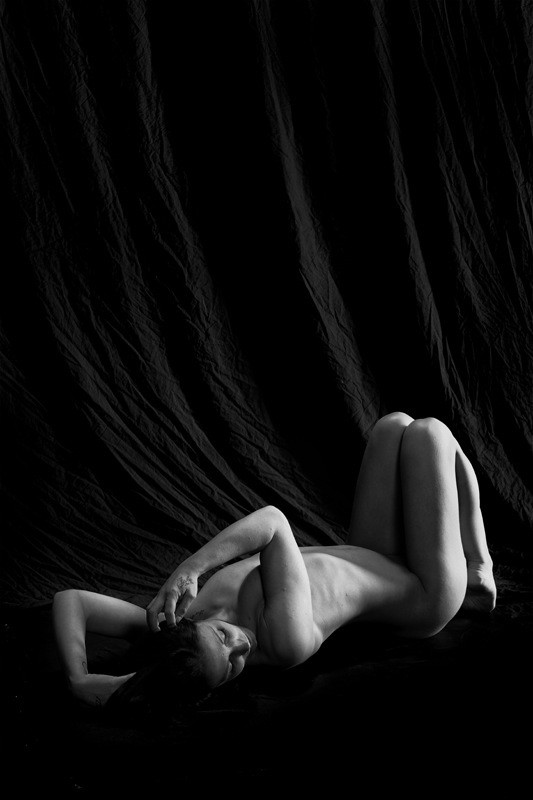 Artistic Nude Photo by Model Gizzy