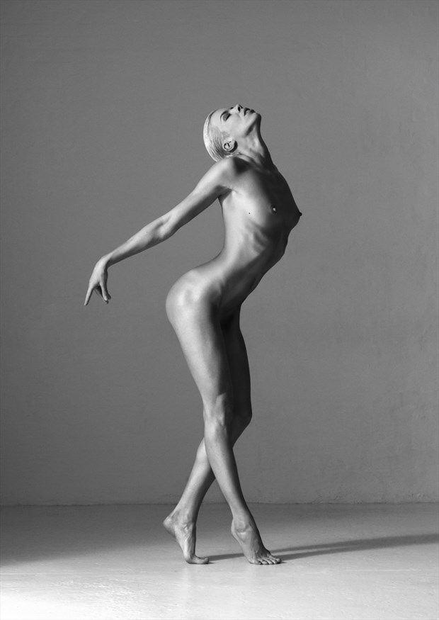 Artistic Nude Photo by Model denisastrakova