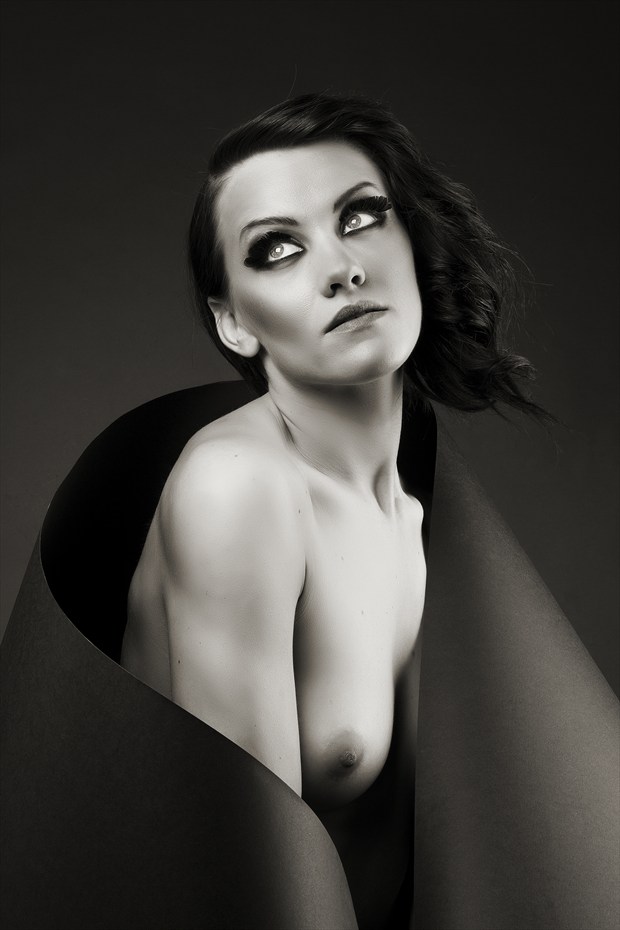 Artistic Nude Photo by Photographer Ronaldas Gutmanas