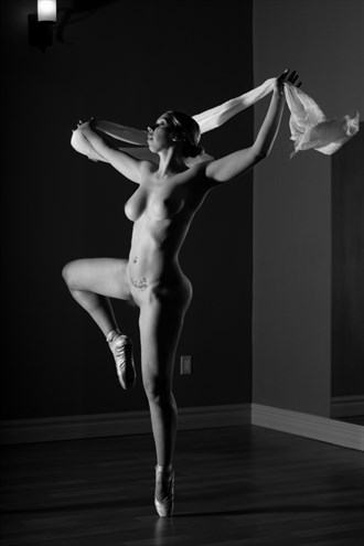 Artistic Nude Photo by Photographer artistrefuge