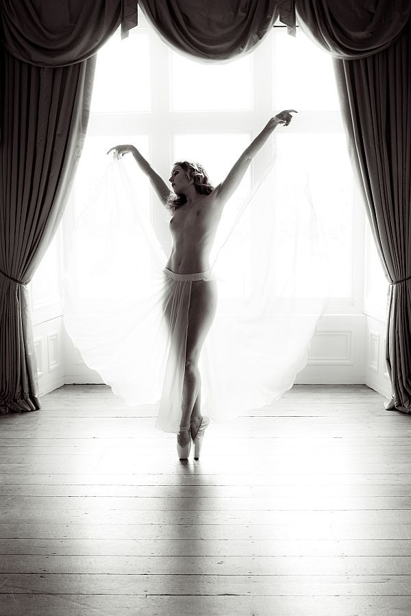 Artistic Nude Sensual Photo by Model Ella Rose Muse