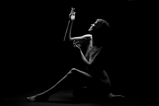 Artistic Nude Silhouette Photo by Model Yume Look