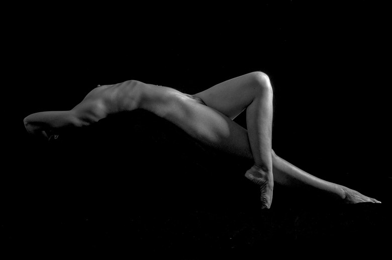 Artistic Nude Studio Lighting Artwork by Photographer Daniel Baraggia