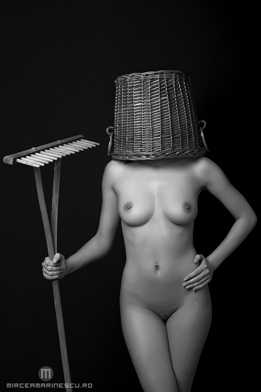 Artistic Nude Studio Lighting Photo by Photographer Mircea Marinescu
