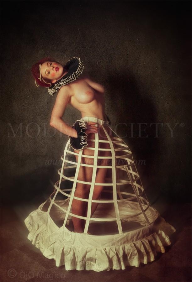 Artistic Nude Vintage Style Photo by Photographer OjO Magico