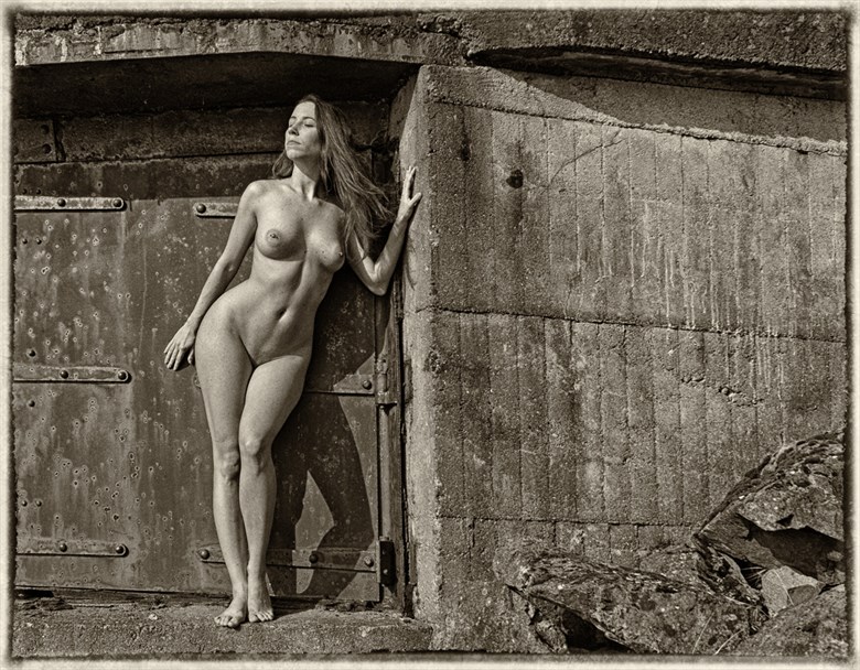 At Fort Rodd Hill Artistic Nude Photo by Photographer Tom Gore