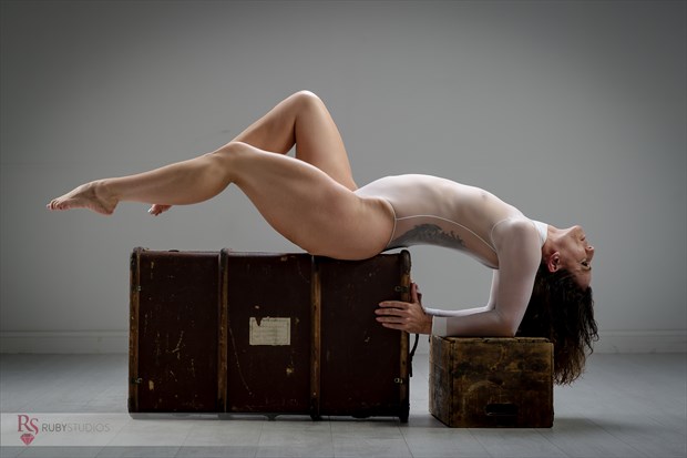 Athletic pose Artistic Nude Photo by Model T 