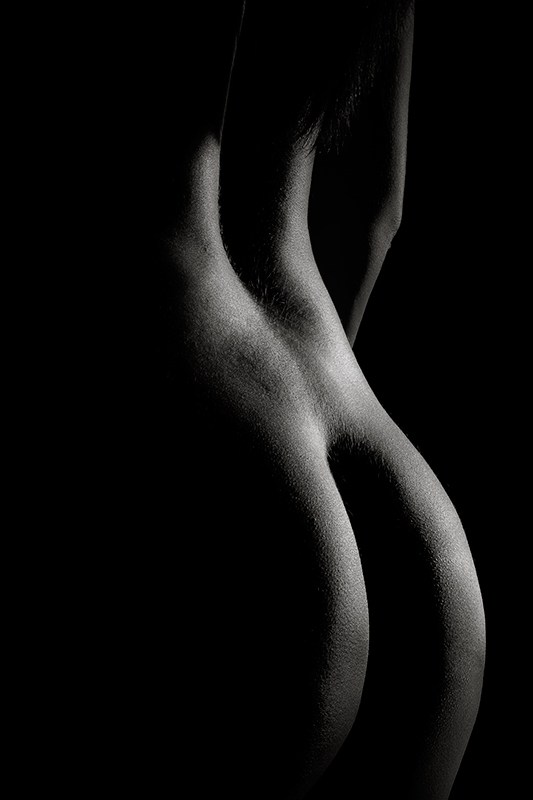 Back 2 Artistic Nude Photo by Photographer Redwolf