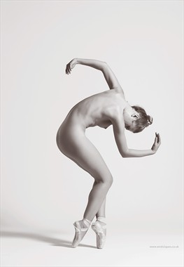 Ballet Pose Artistic Nude Photo by Photographer eroticiques