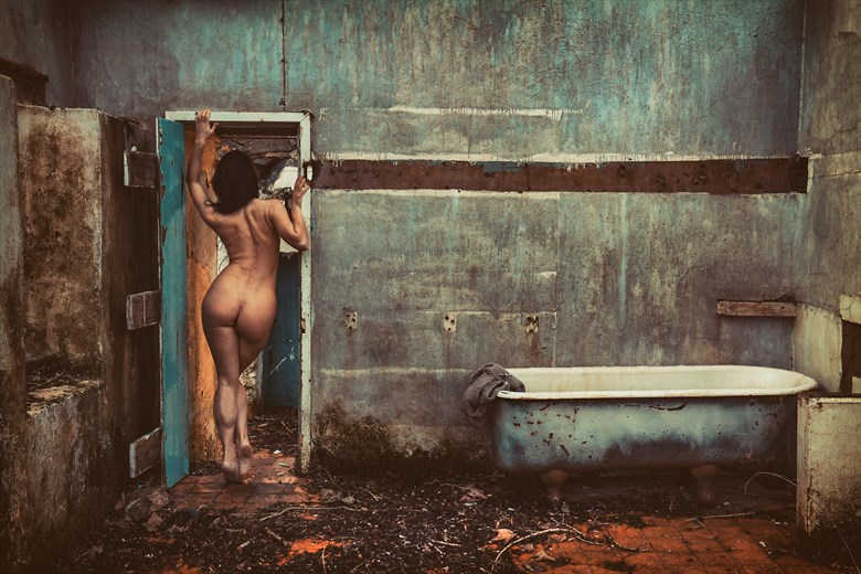 Bath Time Artistic Nude Photo by Model Leaf