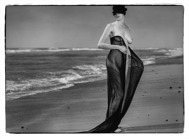 Beach Valet Artistic Nude Photo by Photographer Thomas Sauerwein