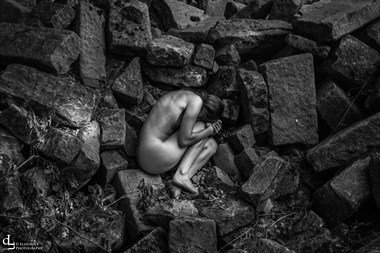 Between the rocks Artistic Nude Artwork by Photographer Eldehen