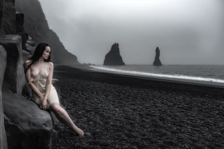 Black sand Artistic Nude Photo by Photographer Odinntheviking