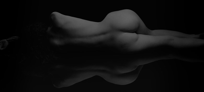 Body's lines Artistic Nude Photo by Photographer Antoine Peluquere